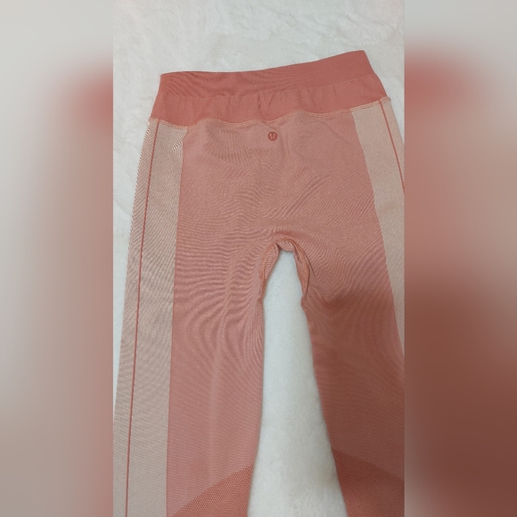 Lululemon ~ Ebb to Train Tight,Abstract. Size 6. - Picture 10 of 12